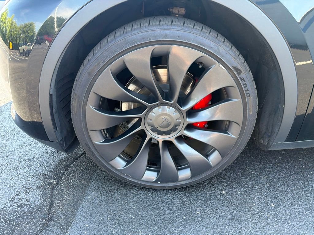 Used 2023  Tesla Performance image 10