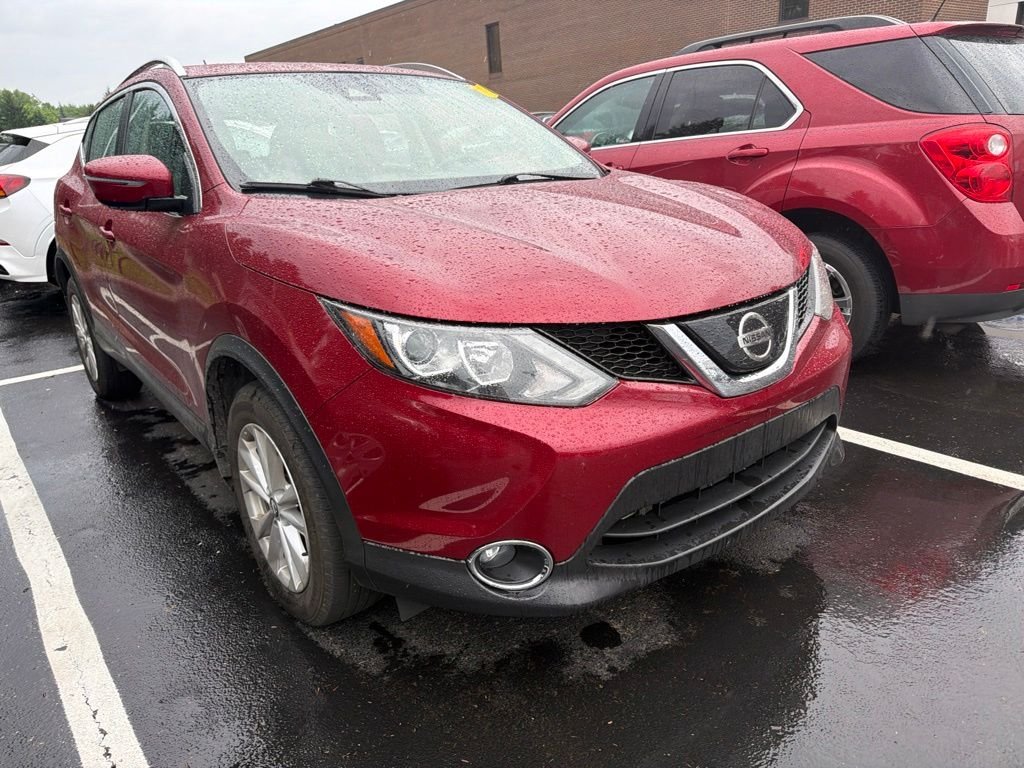 Used 2019 Scarlet Nissan SV image 4