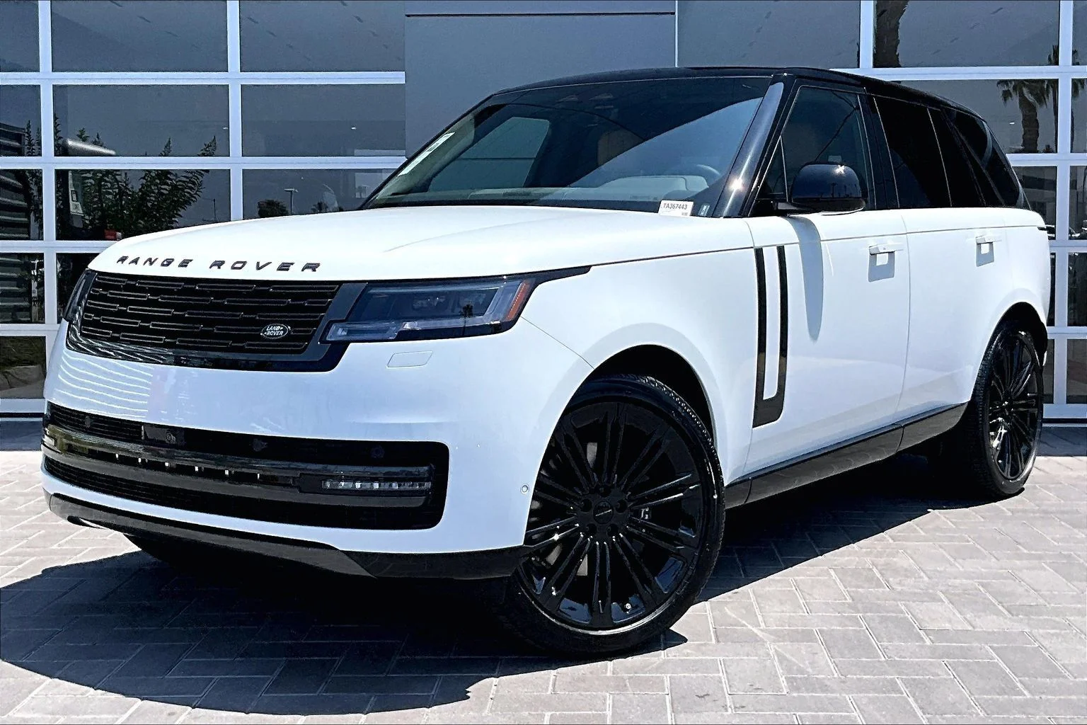2026 Land Rover Range Rover 3.0 SE SWB's photo