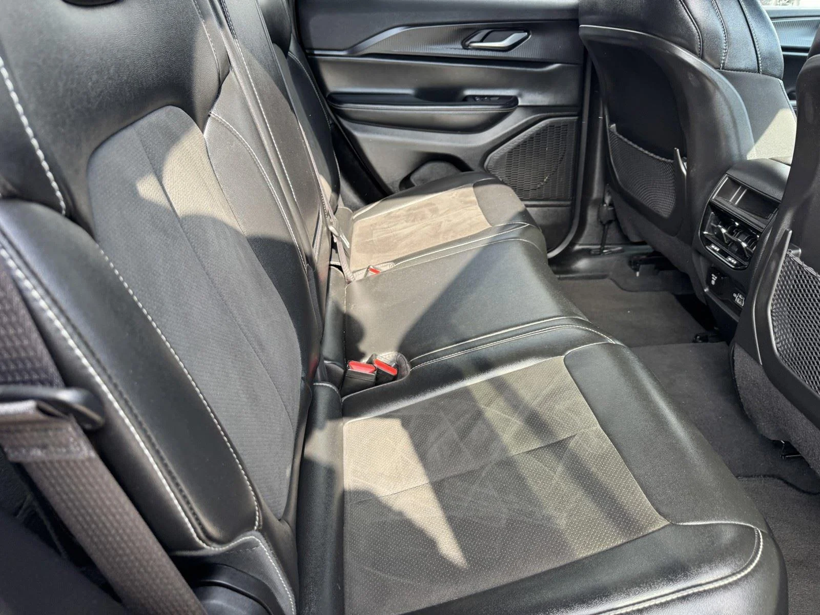 Used 2023 Silver Zynith Jeep Altitude image 10
