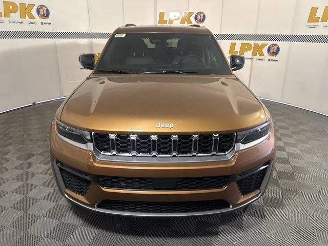 New 2026 Copper Shino Metallic Clear-Coat Exterior Paint Jeep Limited image 2