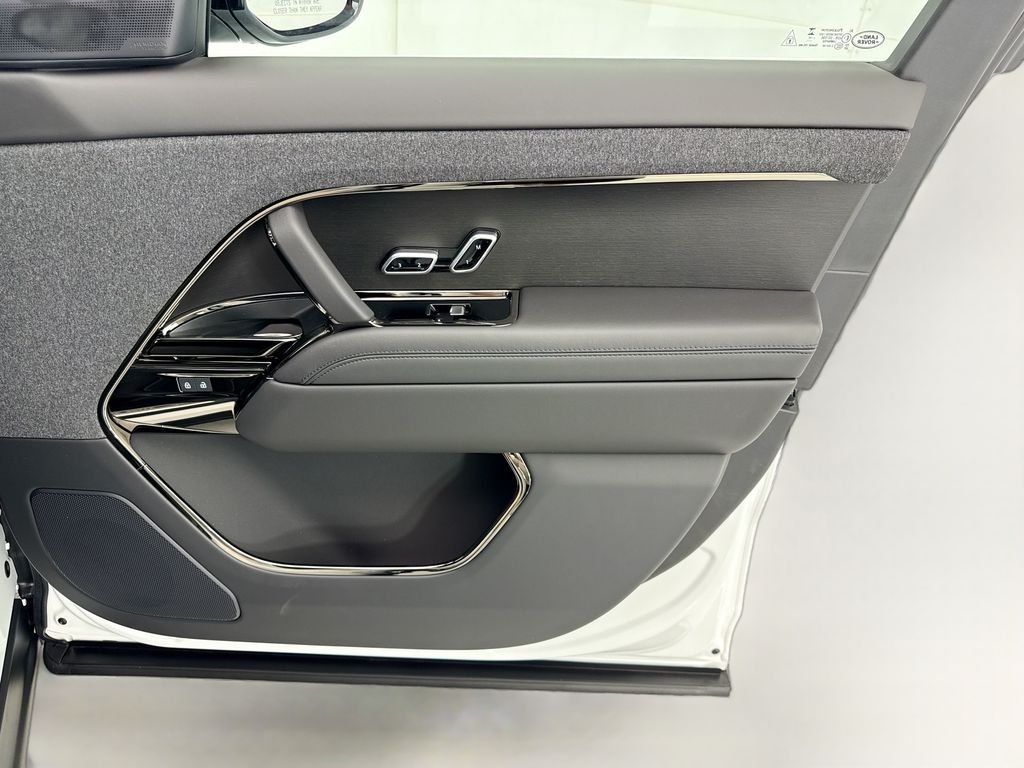 New 2026 Fuji White Land Rover Dynamic SE image 24