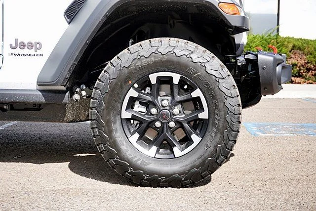 New 2026 Bright White Clearcoat Jeep Rubicon image 8