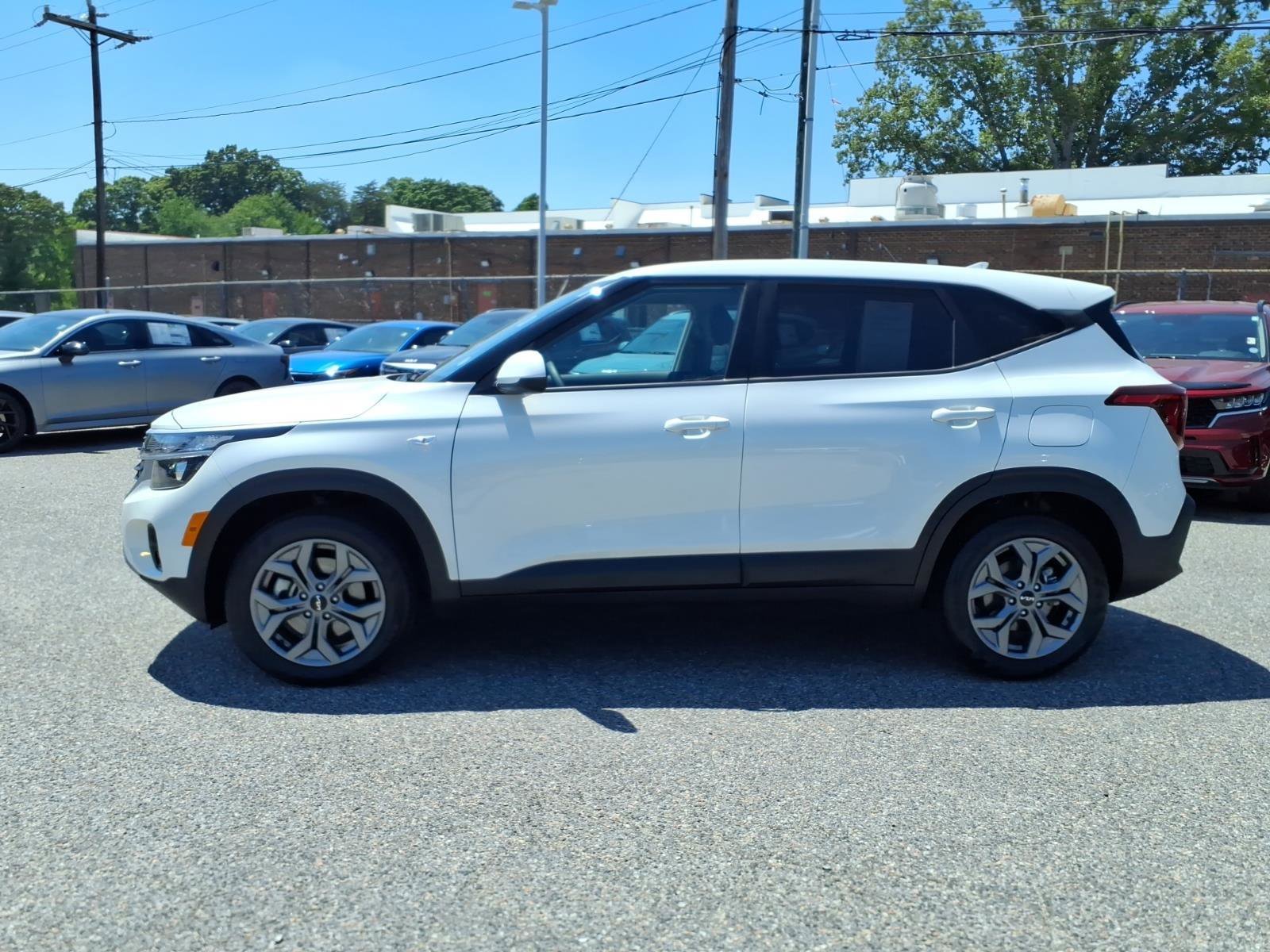 Certified Used 2024 Snow White Pearl Kia LX image 21