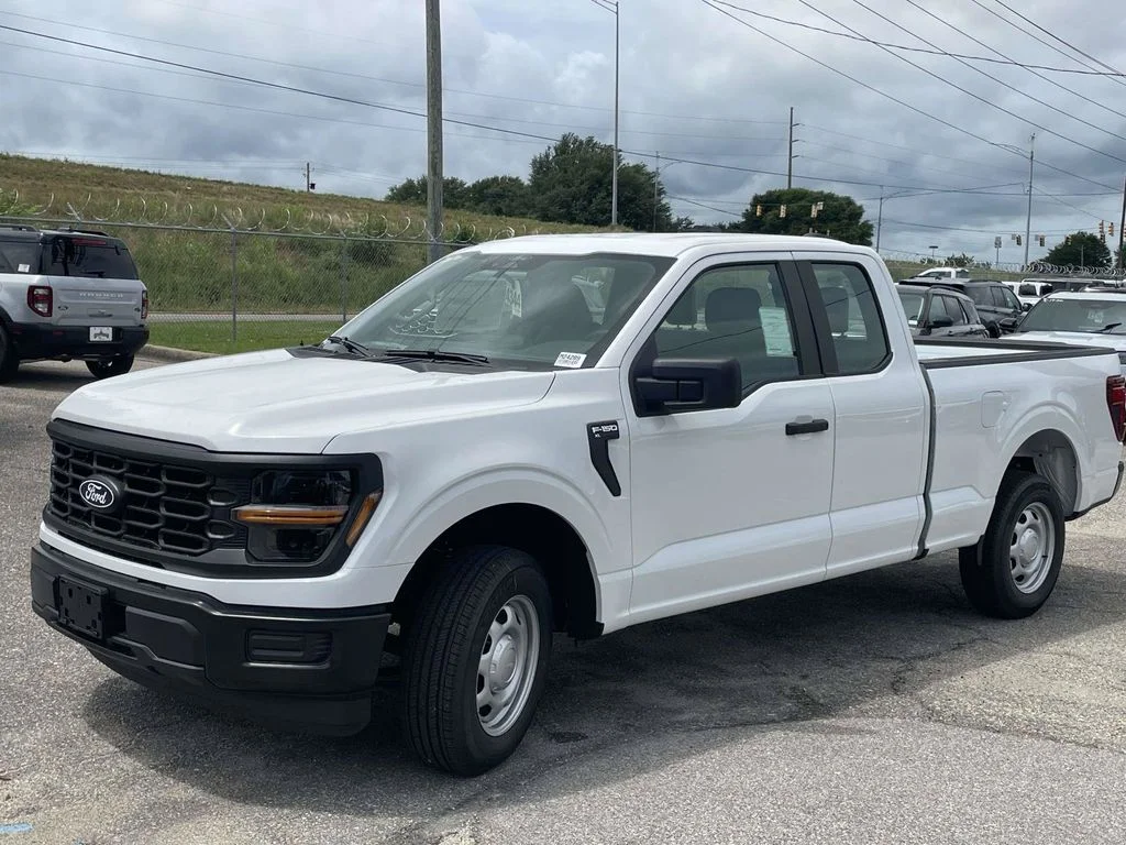New 2026 Oxford White Ford XL image 7