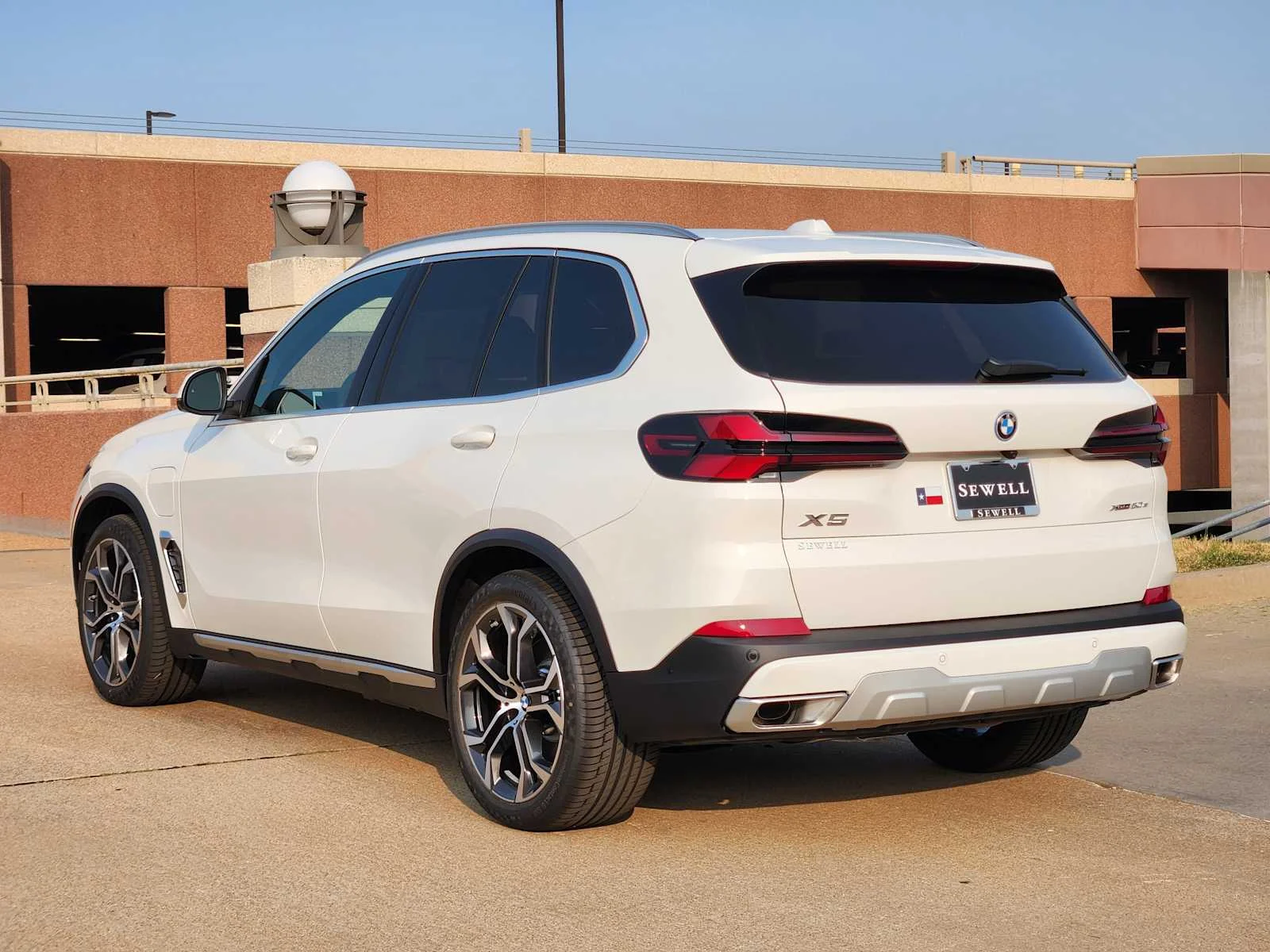 New 2026 Alpine White BMW xDrive50e image 3