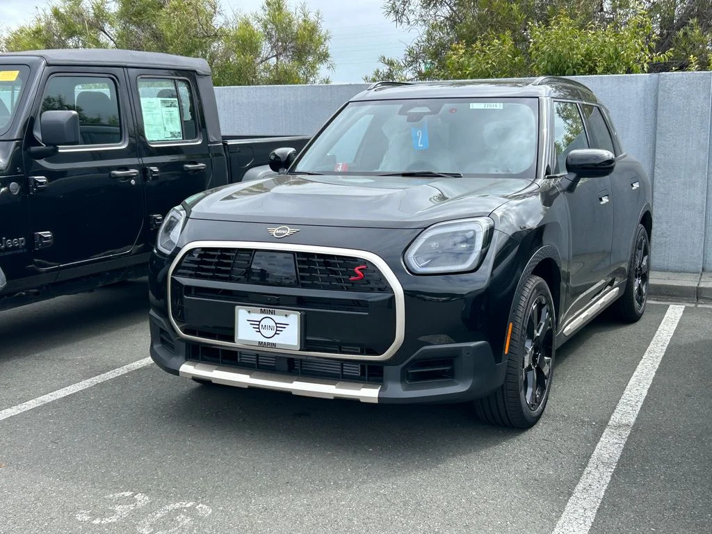 New 2027 Midnight Black II Metallic MINI Iconic image 1