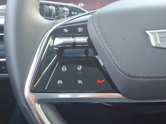 Certified Used 2026 Luna Metallic (No longer available to order) Cadillac Premium Luxury image 27