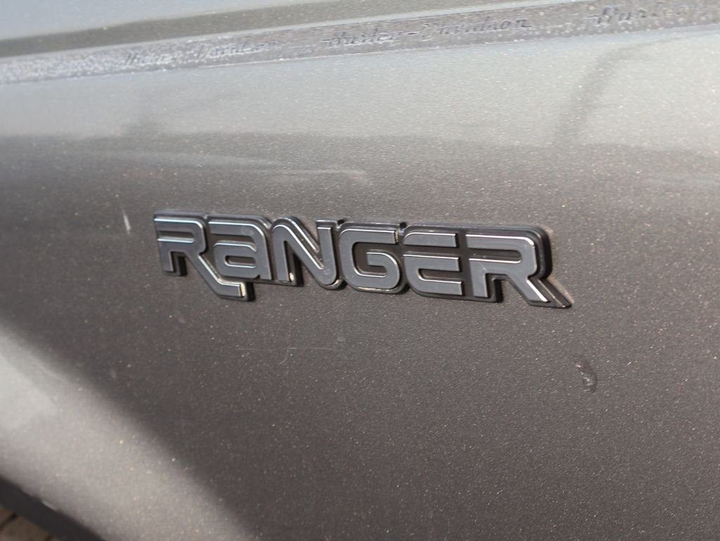 Used 2004  Ford Edge image 8