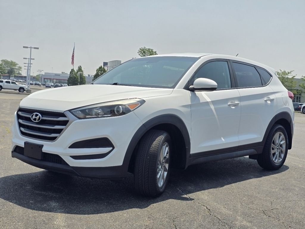 Used 2018 White Hyundai SE image 10