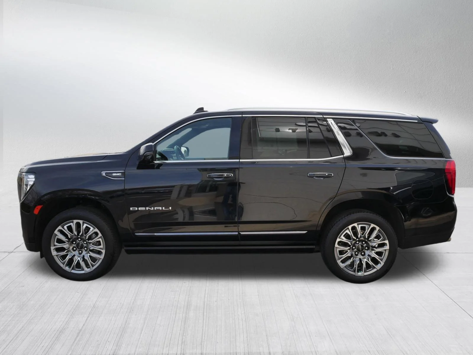 Used 2024 Onyx Black GMC Denali Ultimate image 4