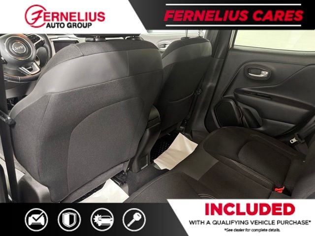 Used 2023 White Jeep Latitude image 25