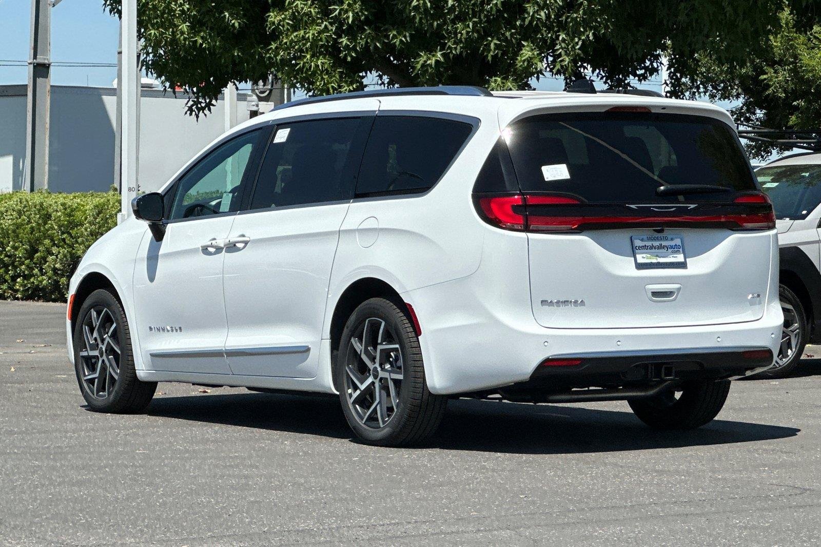New 2027 Bright White Clearcoat Chrysler Pinnacle image 6