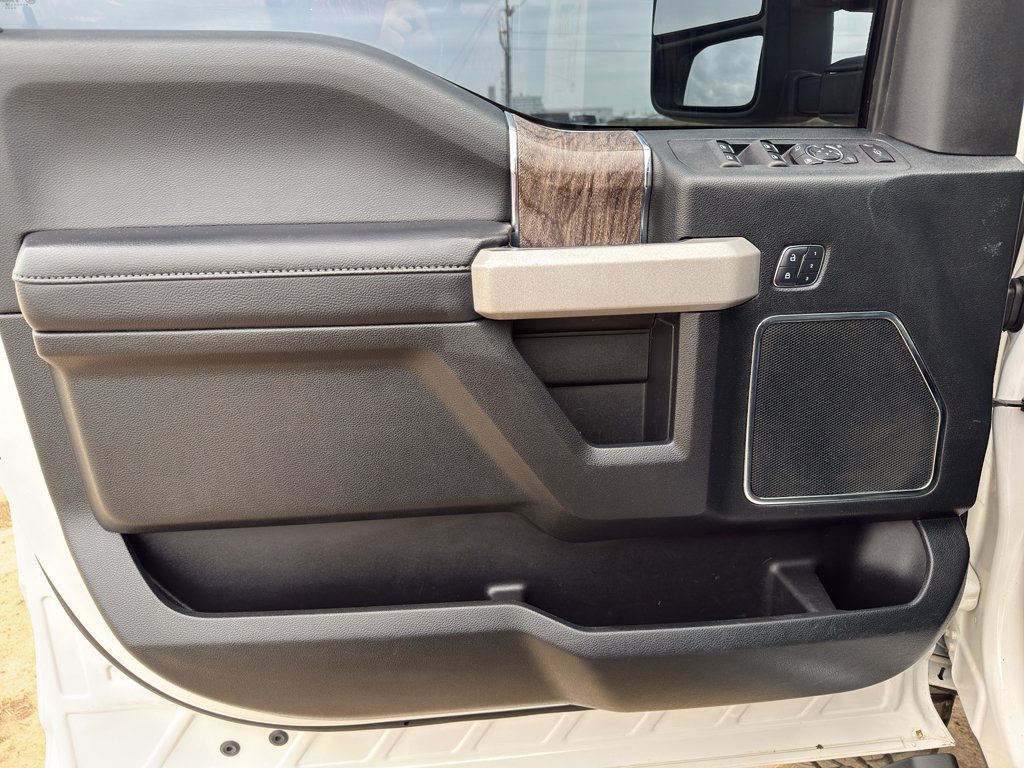 Used 2018 White Platinum Metallic Tri-Coat Ford LARIAT image 21