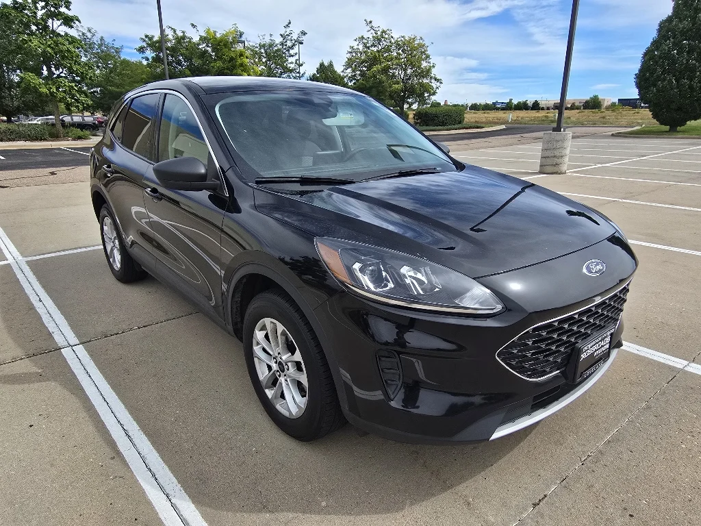 Used 2022 Agate Black Metallic Ford SE image 8
