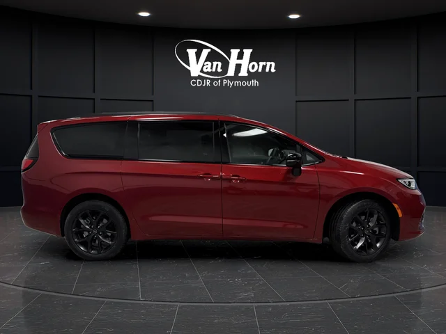 New 2026 Red Hot Pearl-Coat Exterior Paint Chrysler Select image 2