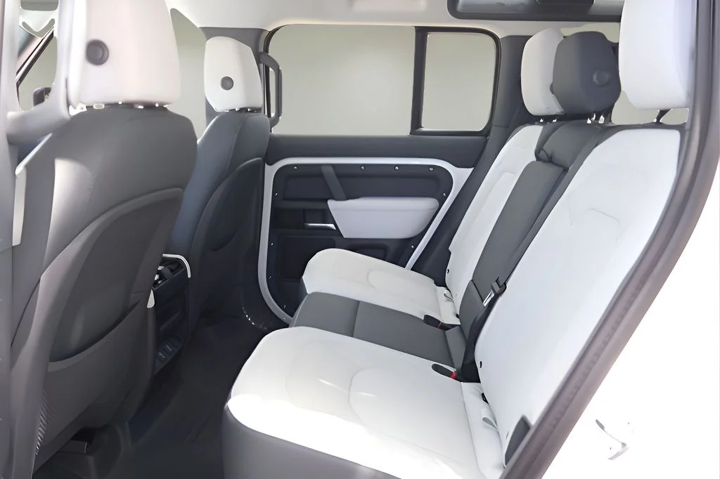 New 2026 Fuji White Land Rover X-Dynamic SE image 12