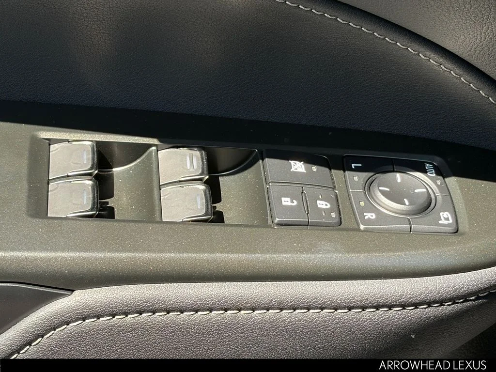 Used 2025 Black Lexus 350h Luxury image 17