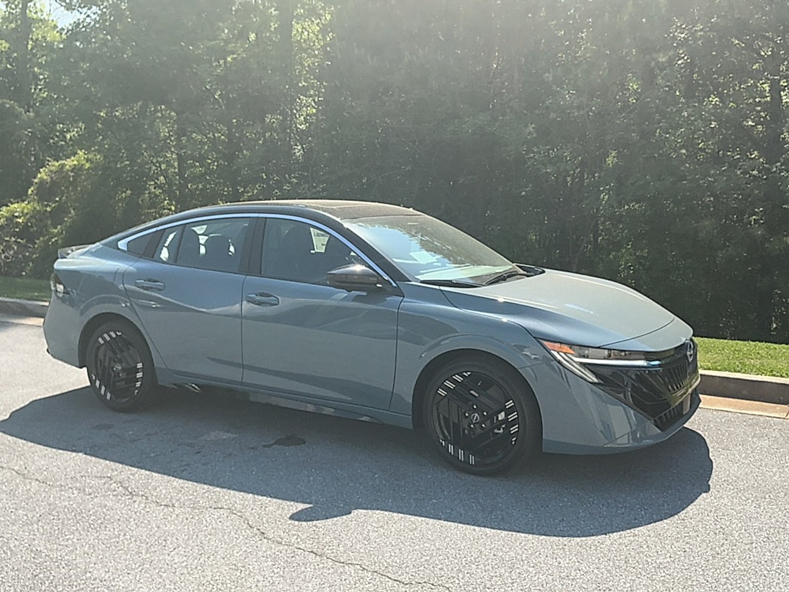 2026 Nissan Sentra SR CVT's photo