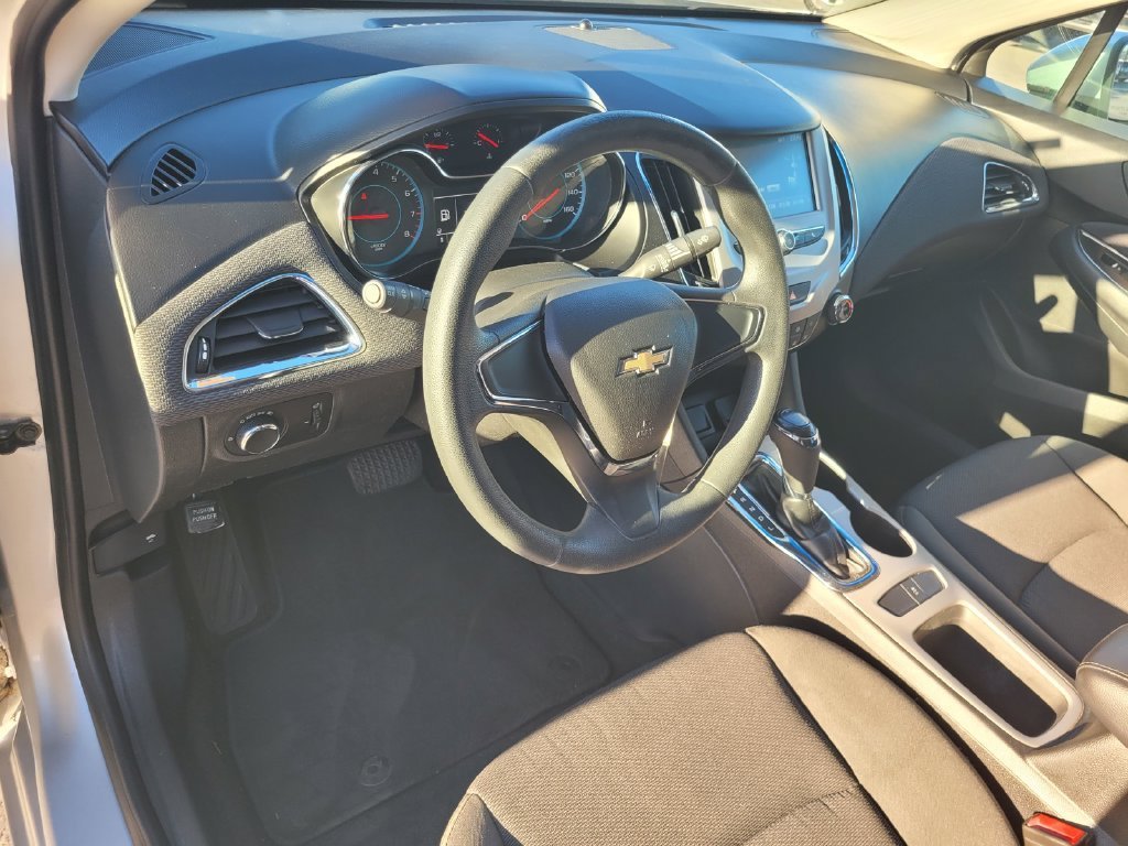 2016 Chevrolet Cruze LS - Photo 14
