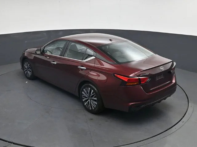 Used 2025 Red Nissan 2.5 SV image 26