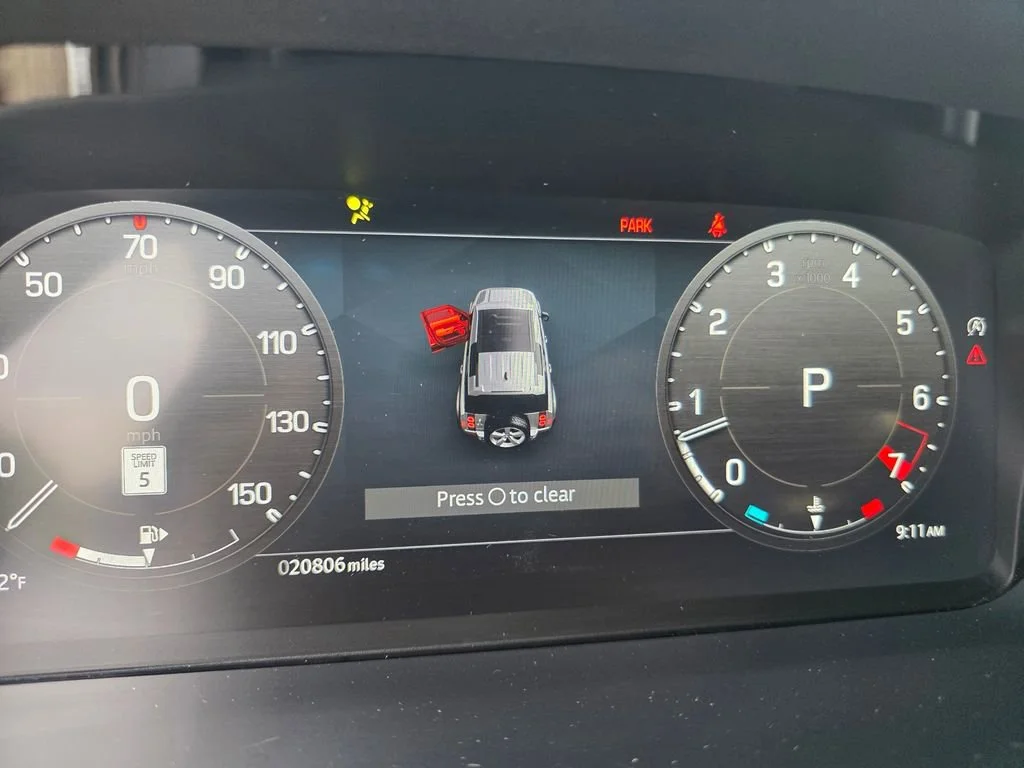 Used 2023  Land Rover S image 20