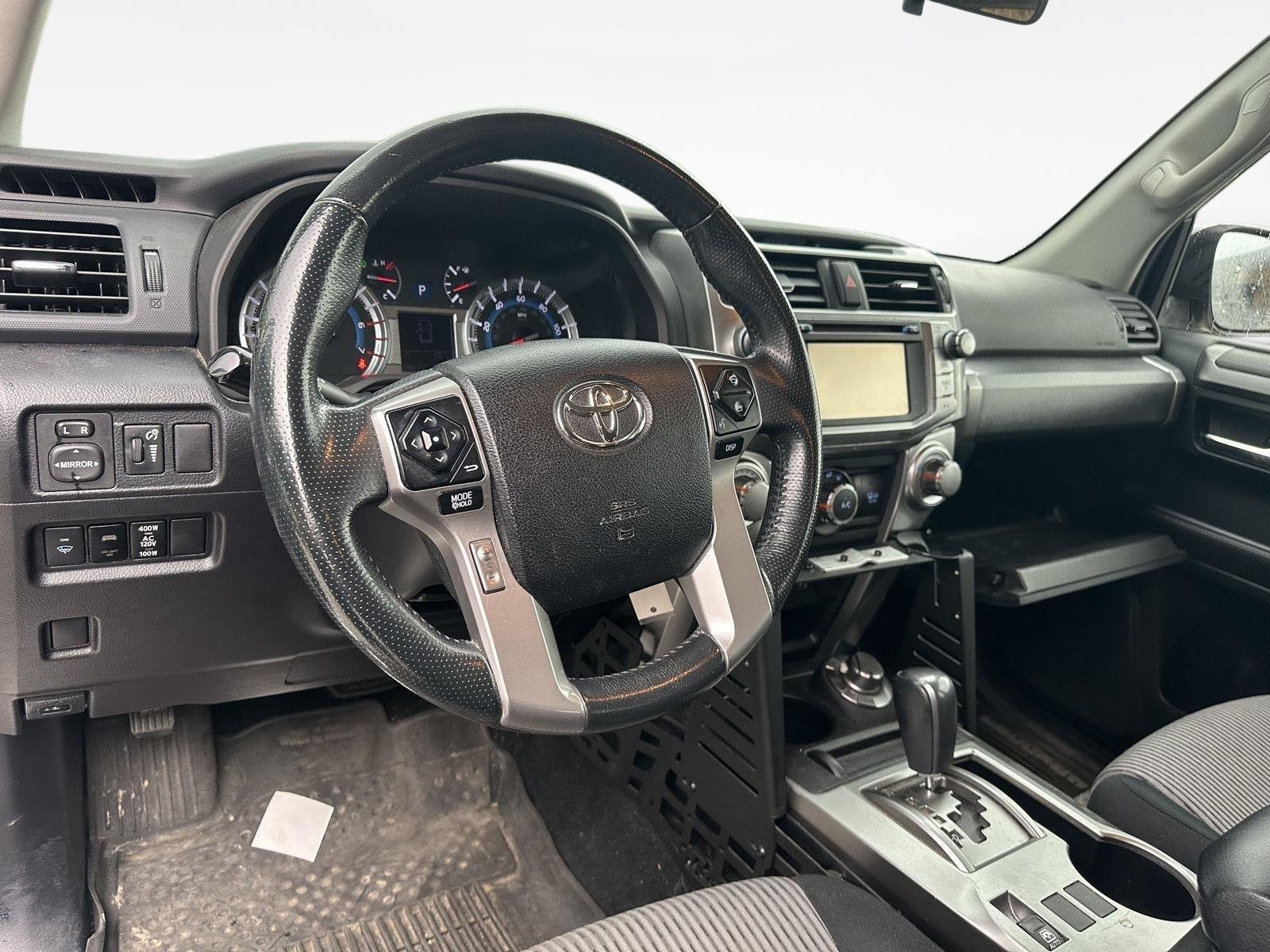 Used 2015 Classic Silver Metallic Toyota SR5 image 10