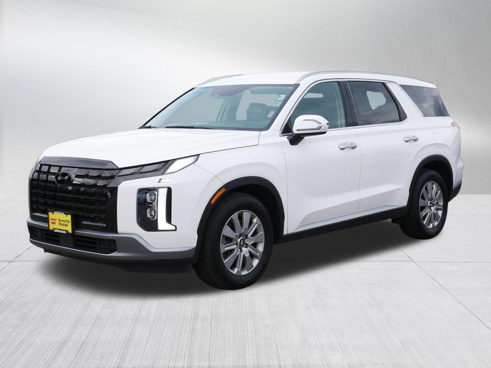 Certified Used 2024 Hyper White Hyundai SEL 7P image 3