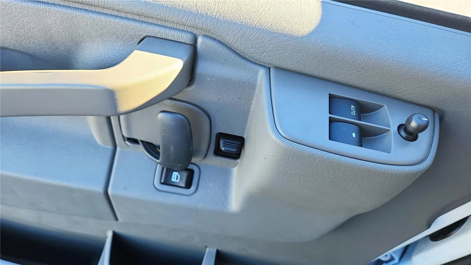 2025 Chevrolet Express Cargo Work Van - Photo 35