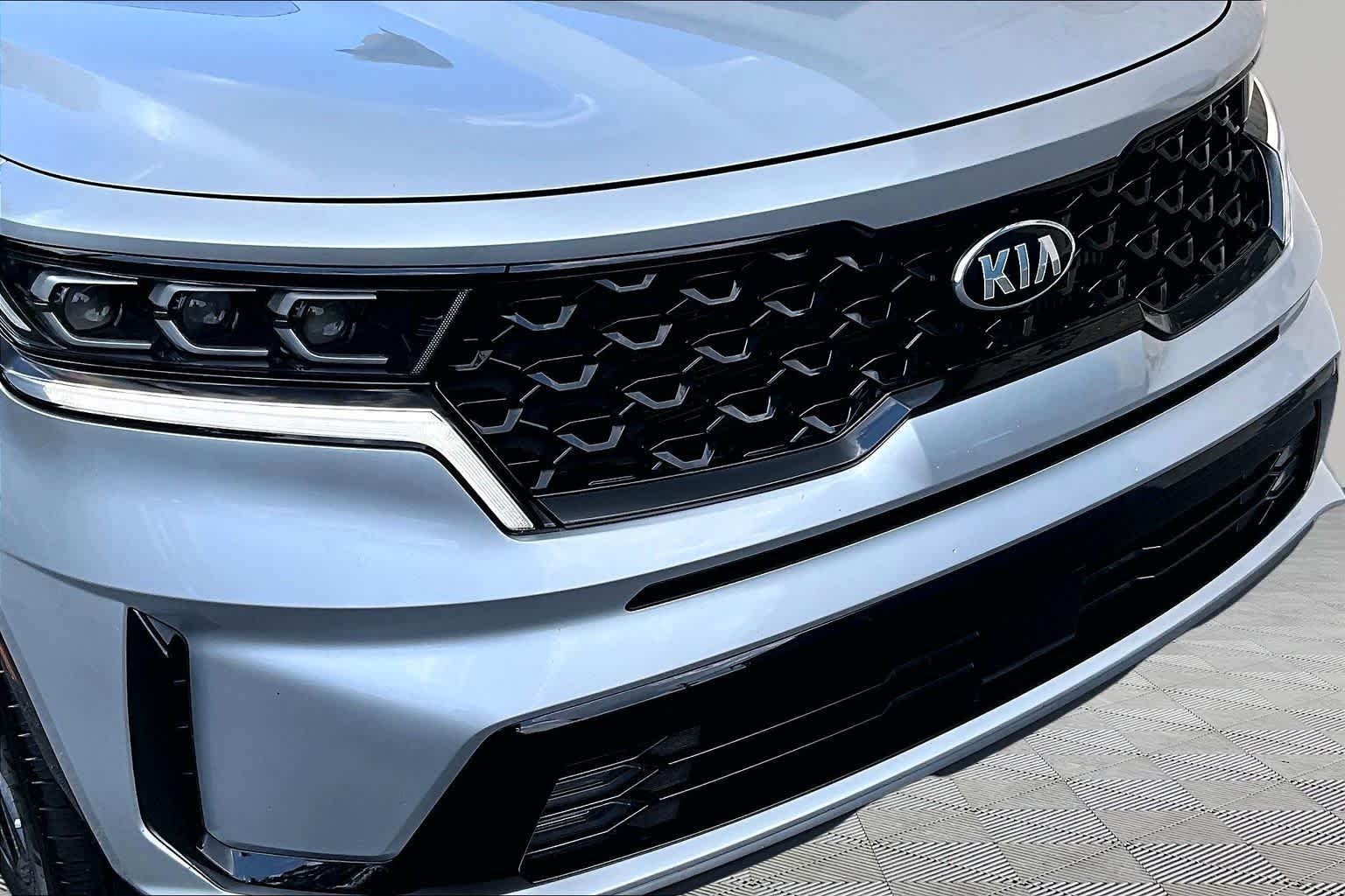 Used 2021 Sparkling Silver Kia SX image 30