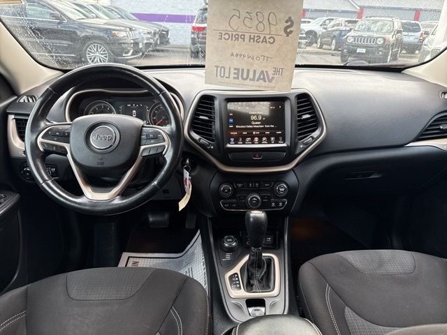 Used 2015 Black Jeep Latitude image 14