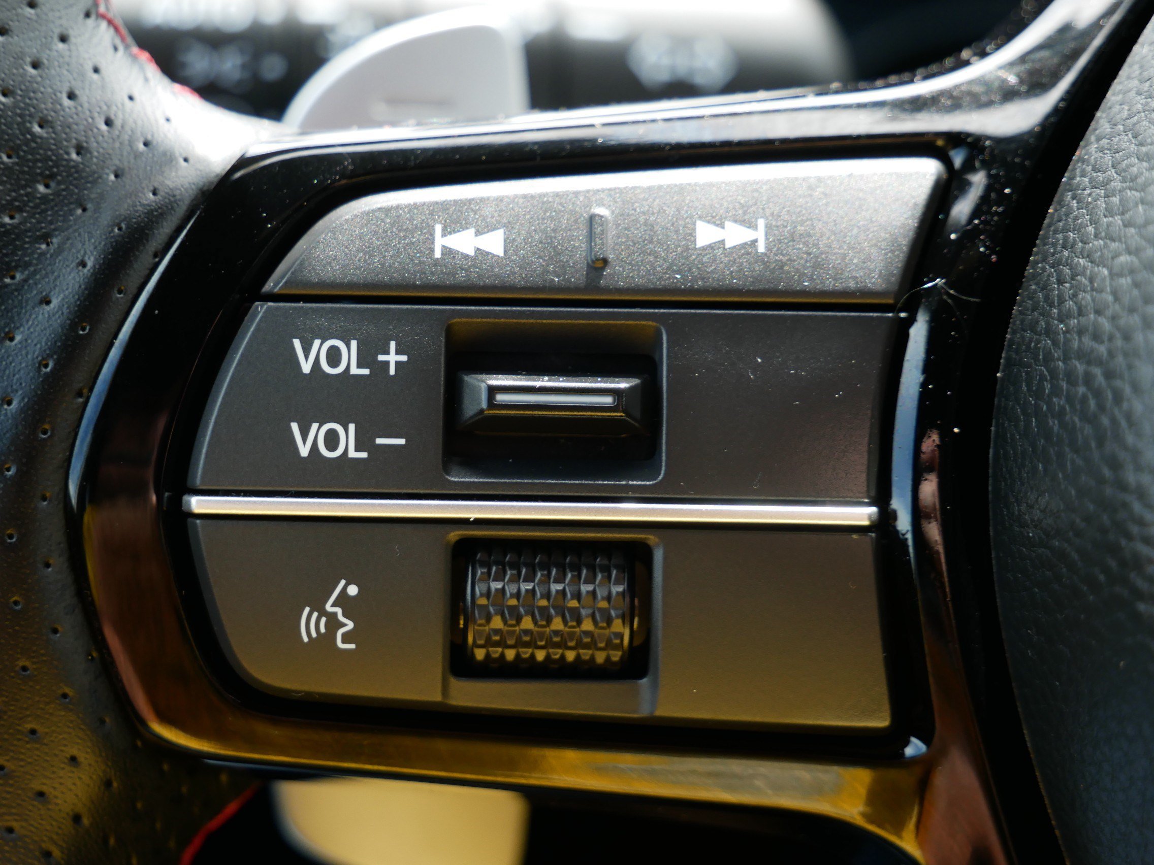 Used 2025 Platinum White Pearl Acura w/A-Spec Package image 27