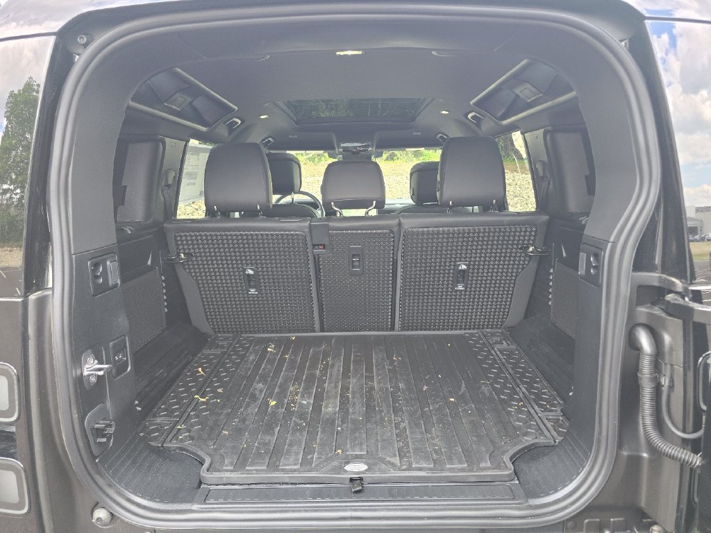 New 2026 Santorini Black Land Rover X-Dynamic se image 12