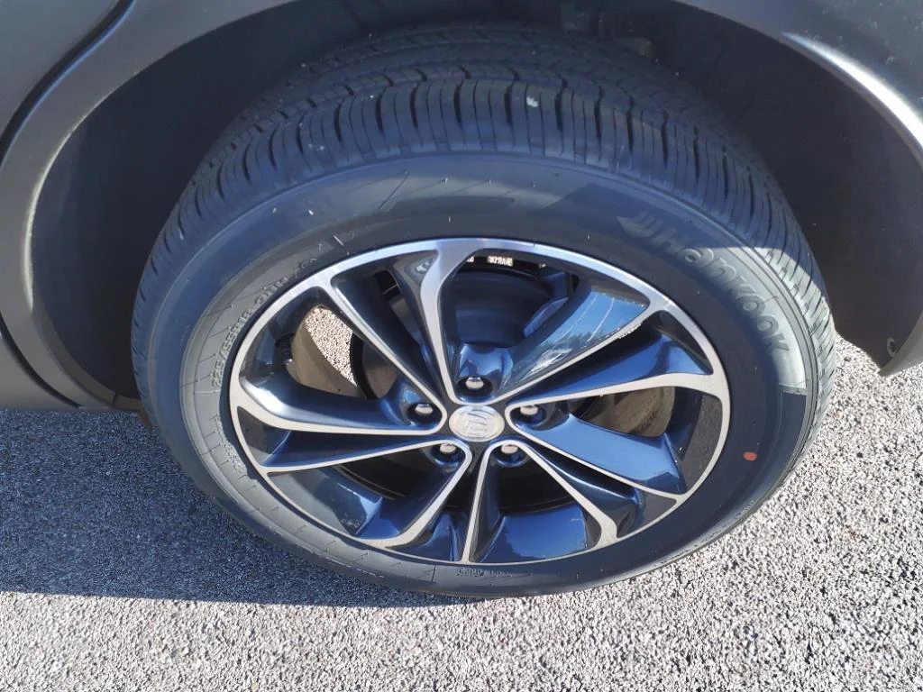 Used 2023 Moonstone Gray Metallic Buick Select image 8