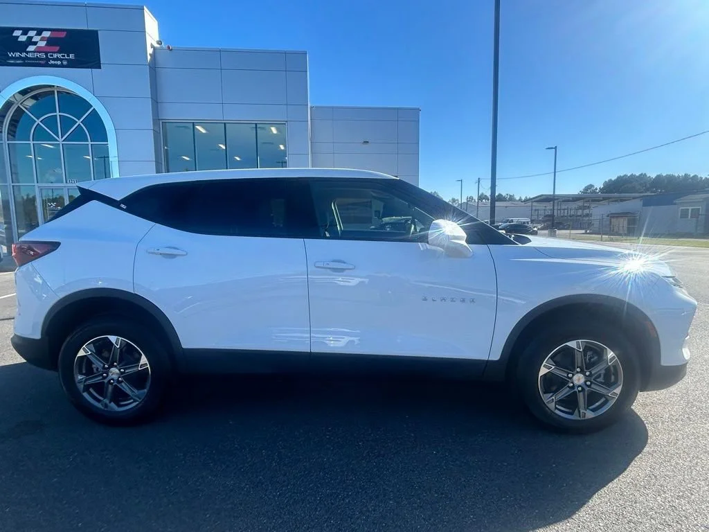 2025 Chevrolet Blazer 2LT - Photo 2
