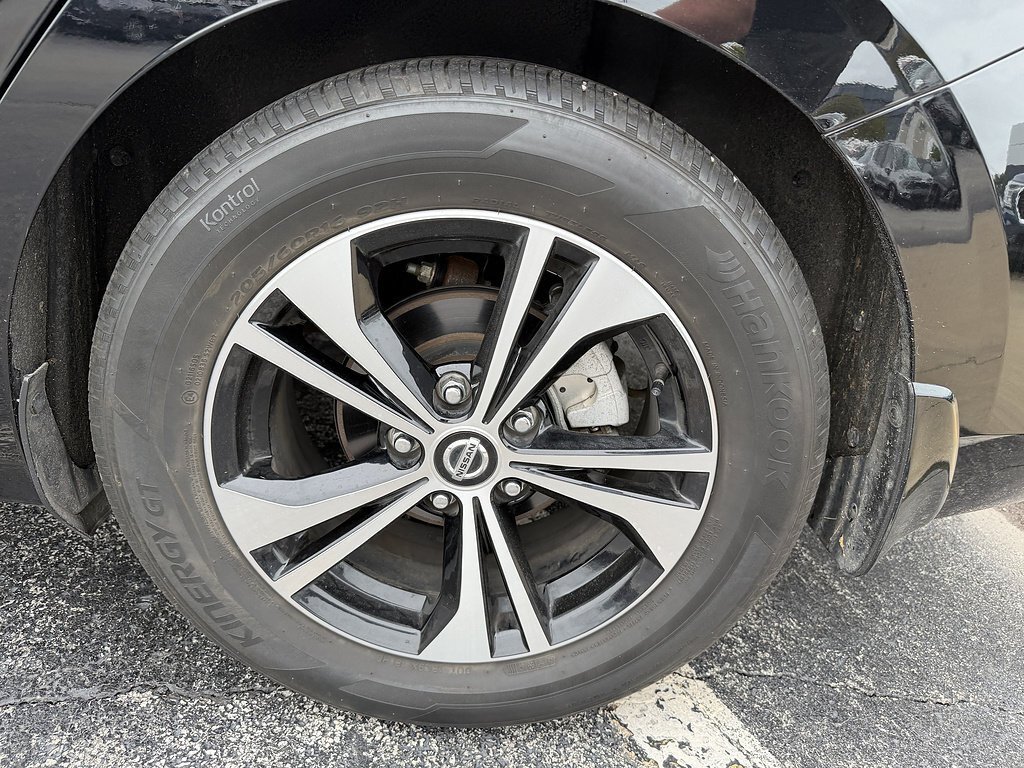 Used 2022 Super Black Nissan SV image 38