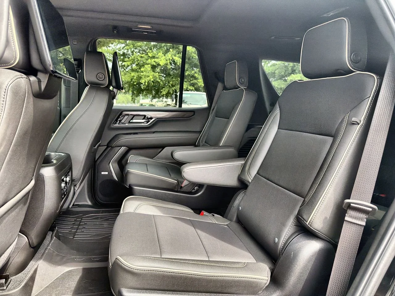 New 2026 Onyx Black GMC Elevation image 20