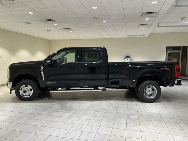 New 2026 Black Ford Lariat image 2