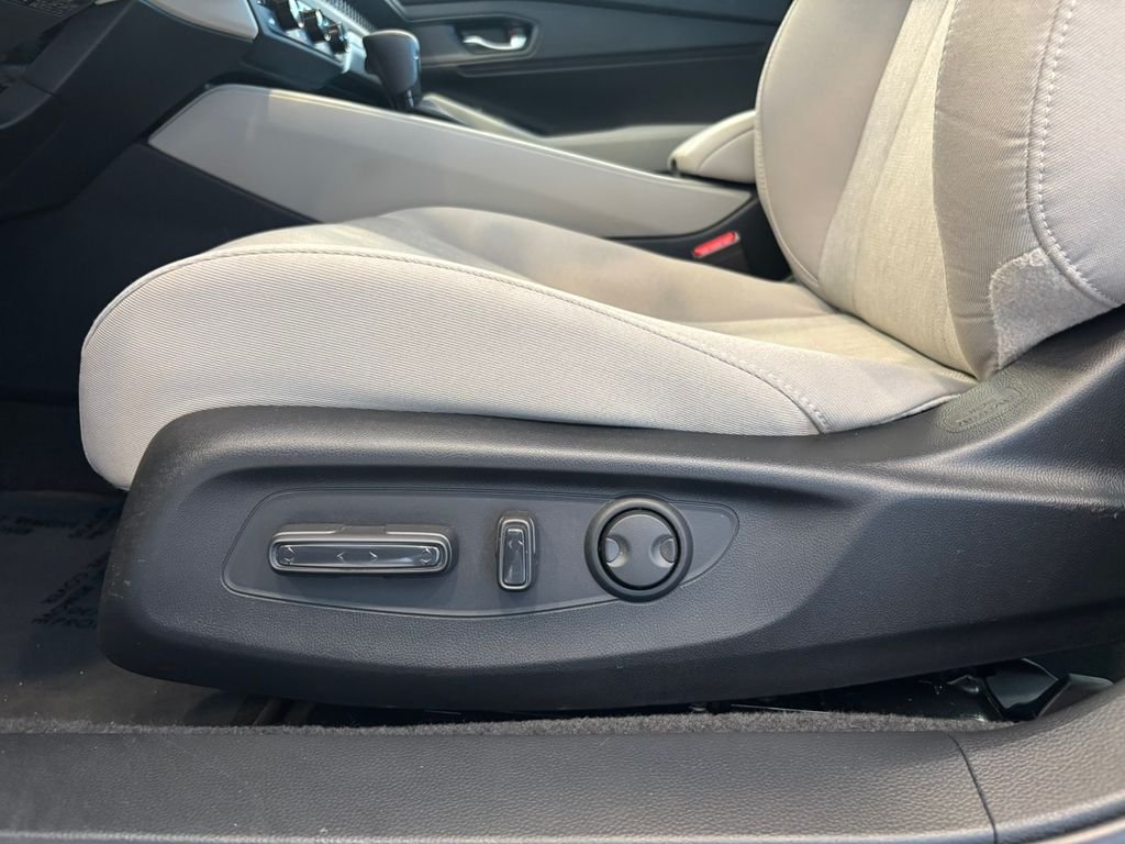 Used 2023 White Honda EX image 16