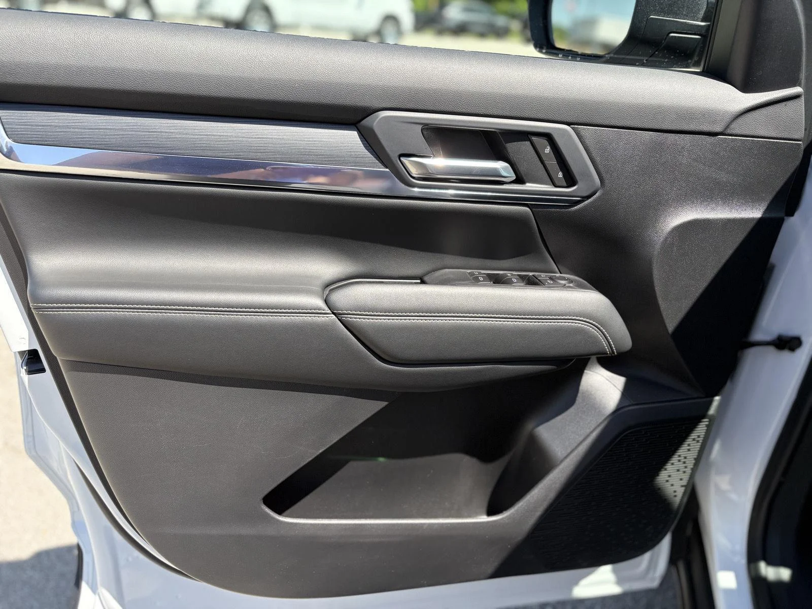 Used 2026 Summit White GMC FWD Elevation image 26