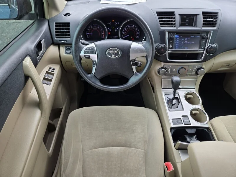 Used 2013 SHORELINE BLUE Toyota Plus image 9