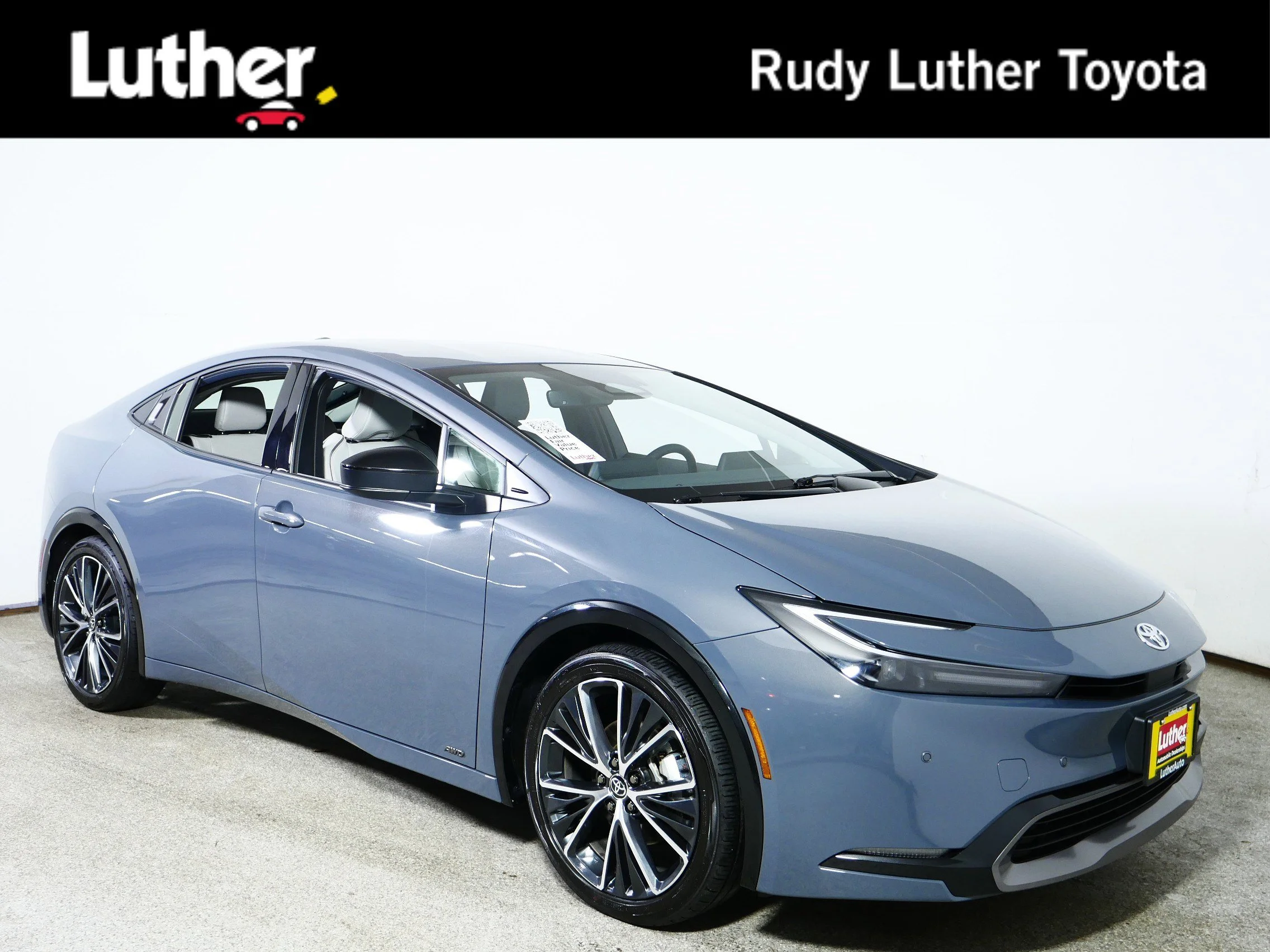 2025 Toyota Prius XLE AWD's photo