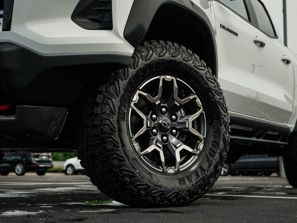 2026 Chevrolet Colorado ZR2 - Photo 5