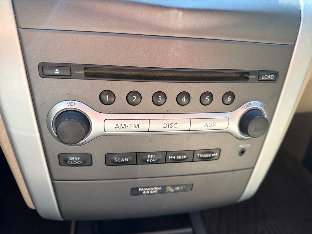 Used 2013 White Nissan S image 11