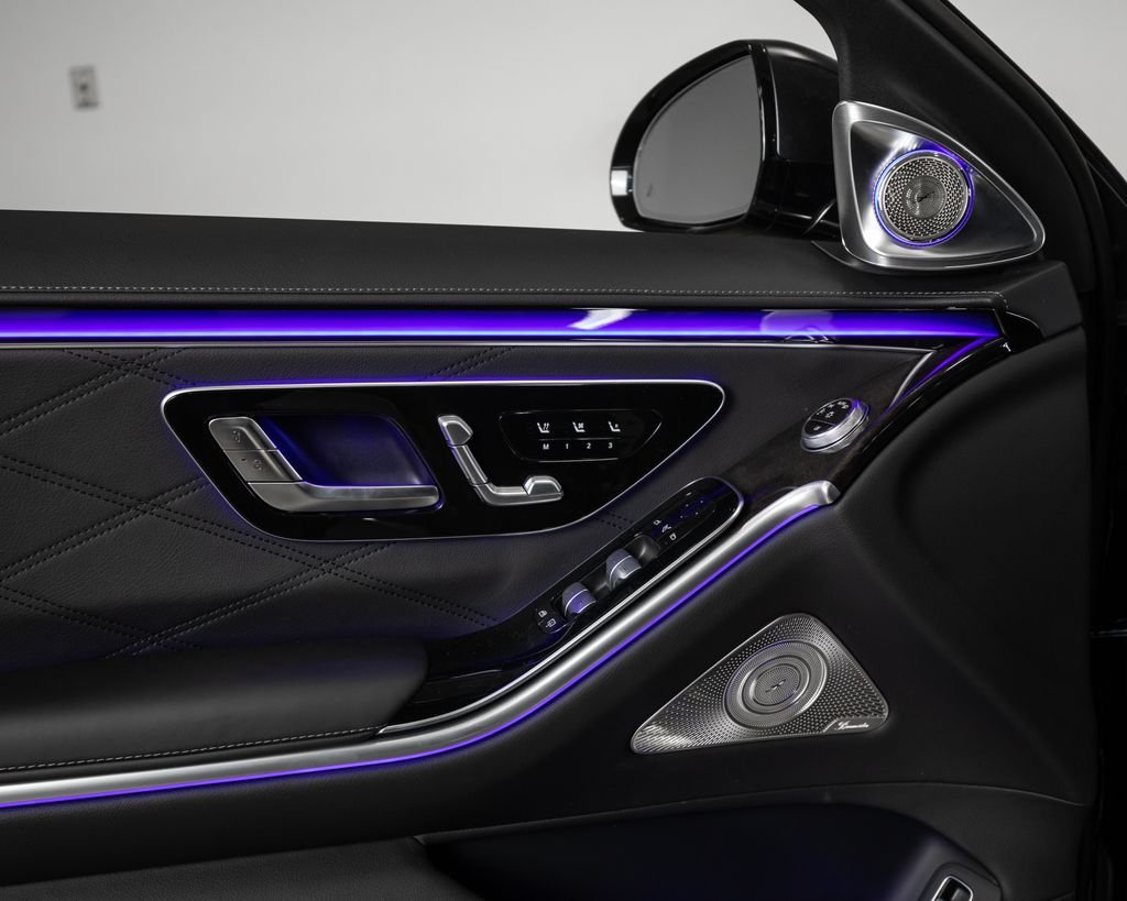 New 2026 MANUFAKTUR Night Black Magno Mercedes-Benz S 63 E AMG® image 6