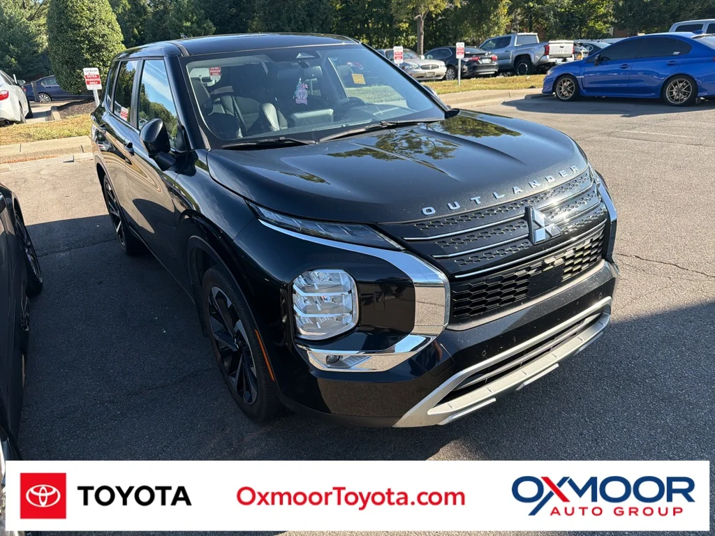 Used 2023 Black Diamond Mitsubishi SE image 1