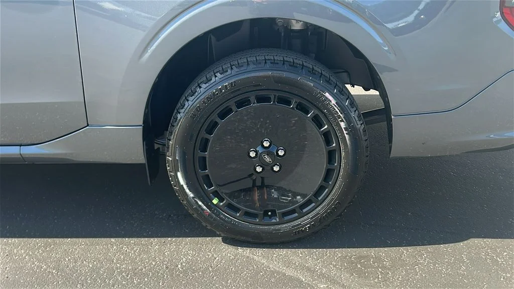 New 2025 Carbonized Gray Metallic Ford Lobo™ image 8