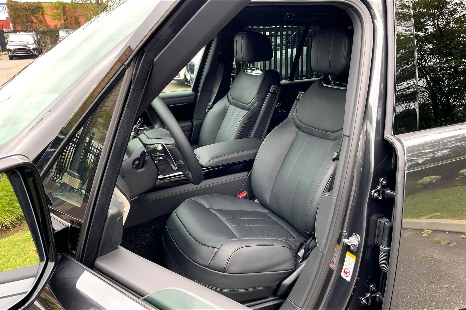 New 2027 Carpathian Grey Land Rover SE image 9
