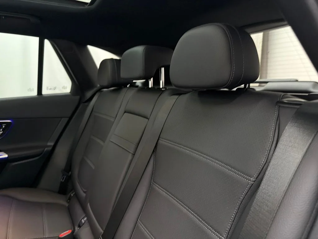New 2027 White Mercedes-Benz GLC 300 image 18