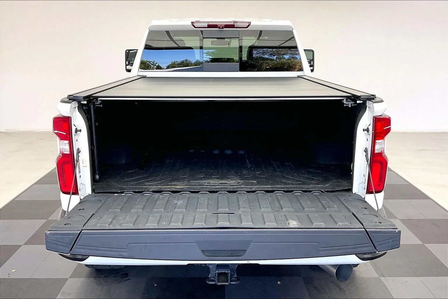 Used 2022 Iridescent Pearl Tricoat Chevrolet High Country image 27